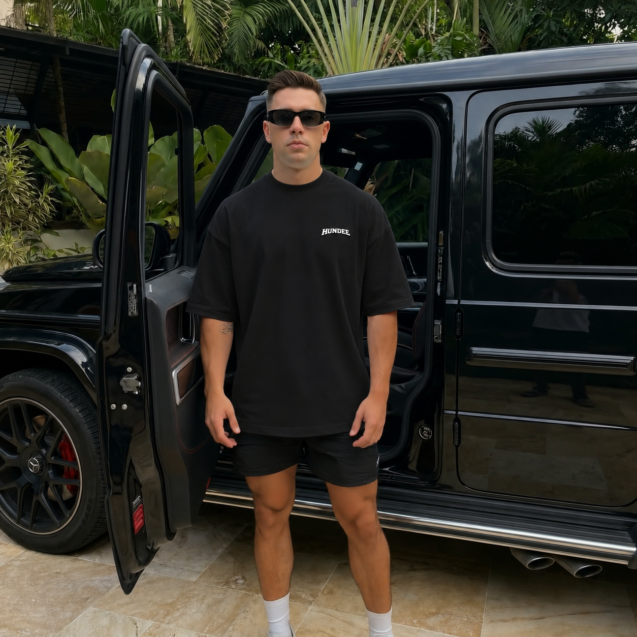 HUNDEE Minimal Tee